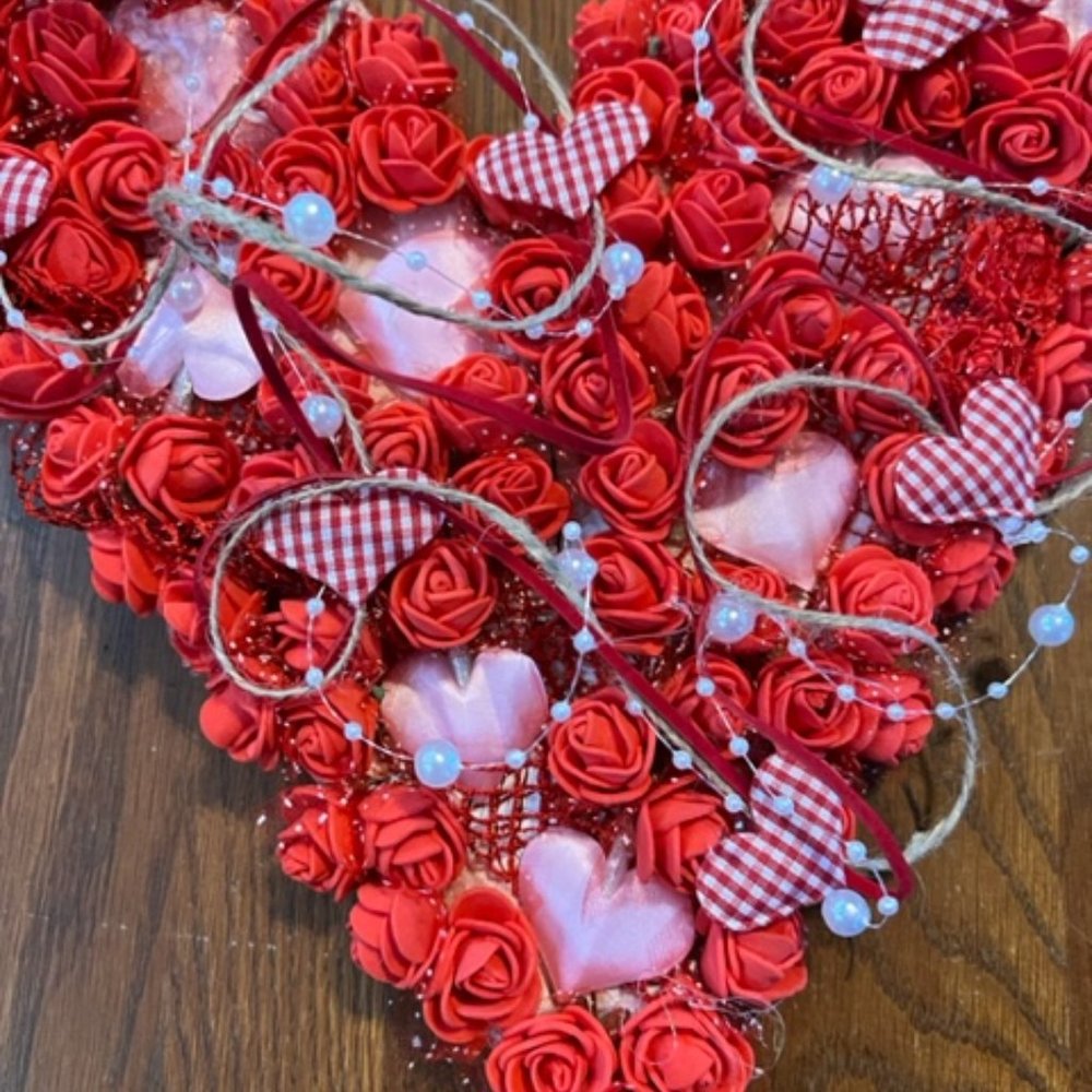 LITE PINK & RED ROSE WOOD HEART WREATH - Picture 8 of 9